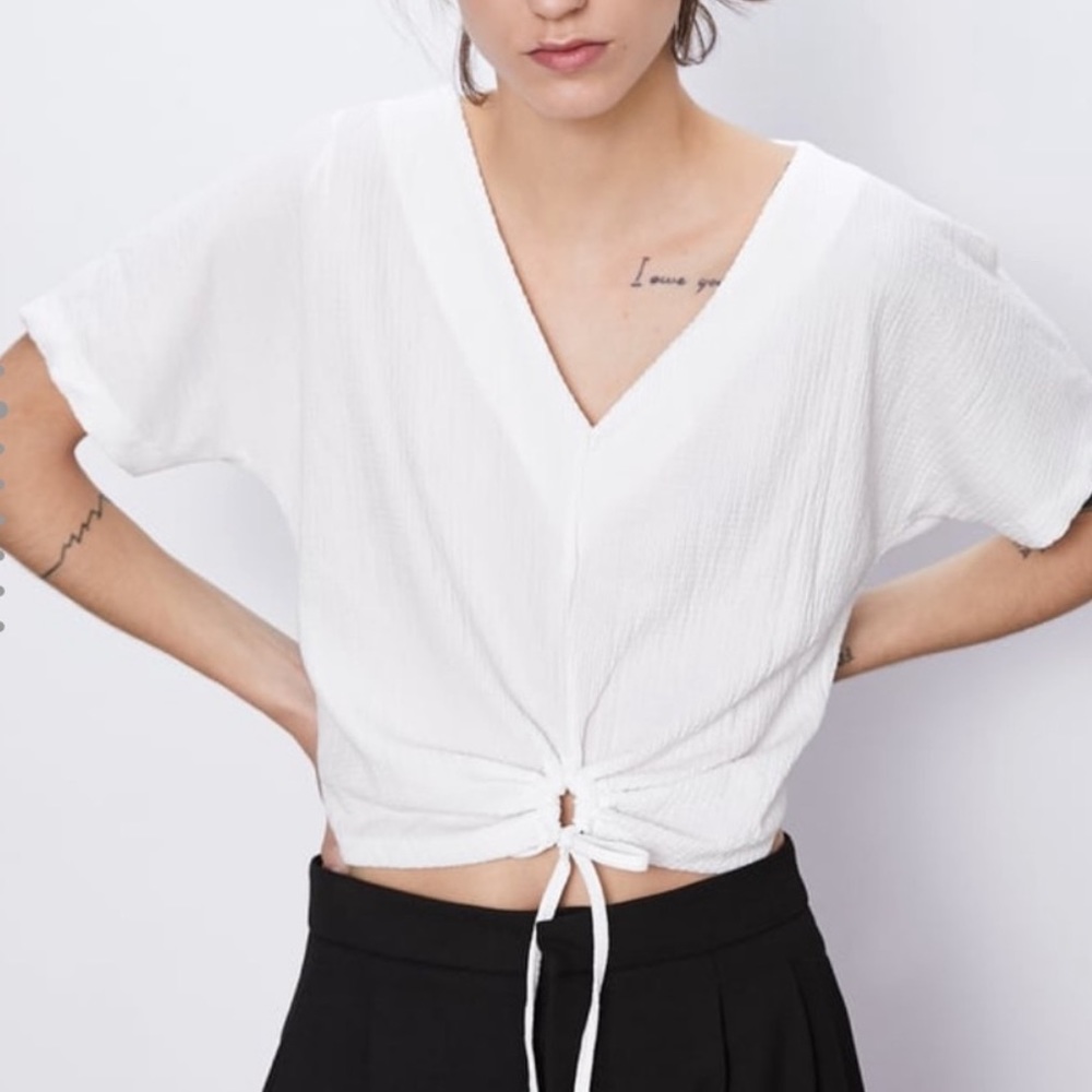 Zara White keyhole short sleeve top